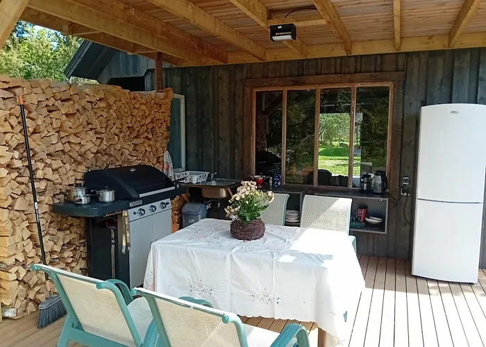 Boheemlaslik Poeoening Lahe Aeaeres *